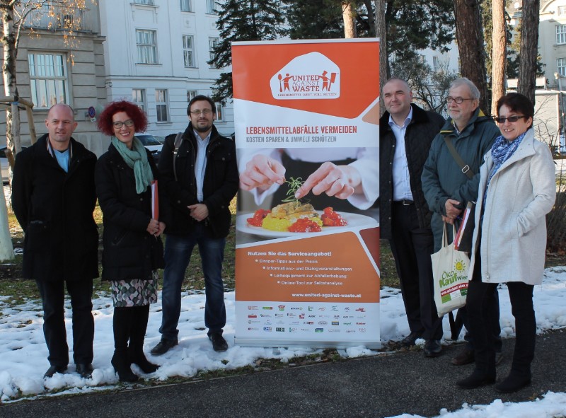 Markus Hlousek (KH Floridsdorf), Petra Götz (KAV), Andreas Zotz (United Against Waste), Michael Freitag (Sodexo Austria), Herbert Nentwich (KAV) und Christina Schmidt (KH Hietzing). Foto: UAW Markus Hlousek (KH Floridsdorf), Petra Götz (KAV), Andreas Zotz (United Against Waste), Michael Freitag (Sodexo Austria), Herbert Nentwich (KAV) und Christina Schmidt (KH Hietzing). Foto: UAW